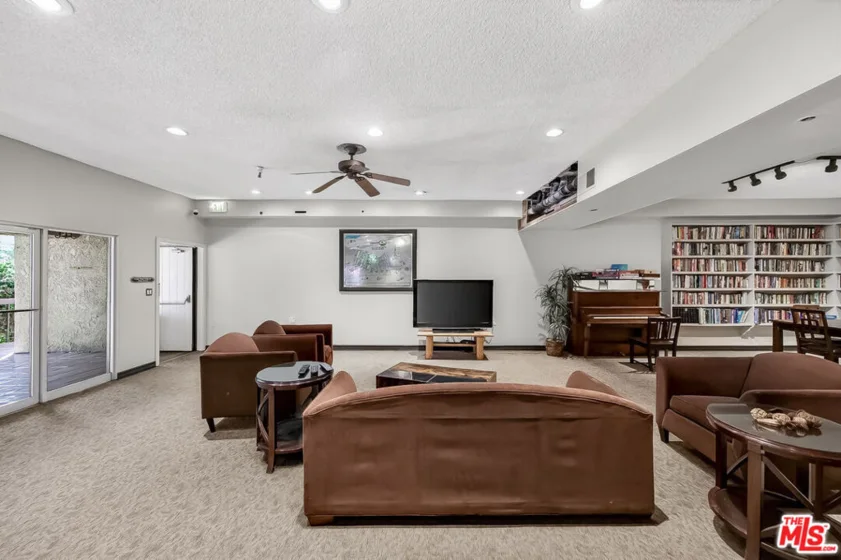 2700 Cahuenga Boulevard #4220 photo 9