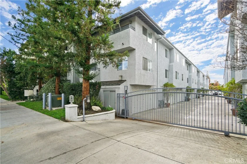 17736 Superior Street #10 photo 1