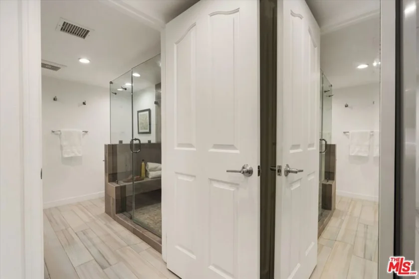 1160 Granville Avenue #108 photo 32