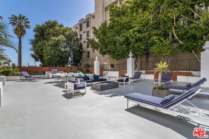 7135 Hollywood Boulevard #606 photo 22