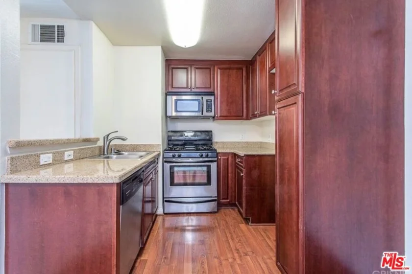 5530 Owensmouth Avenue #219 photo 3