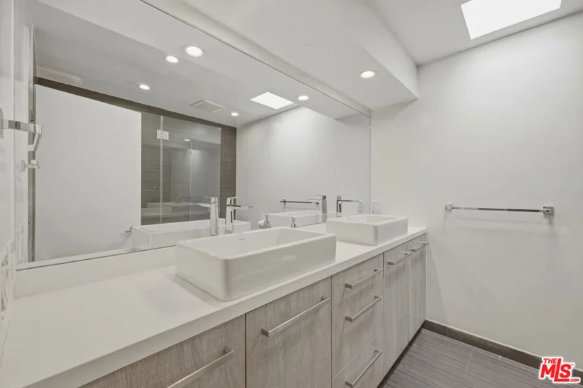 1121 N Olive Drive #302 photo 26