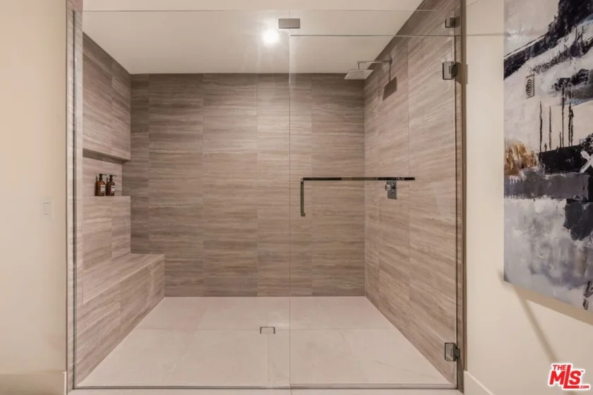 425 N Palm Drive #402 photo 27