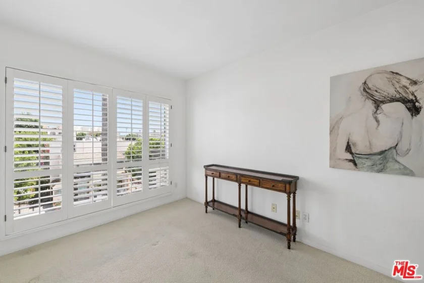 5224 Zelzah Avenue #209 photo 16
