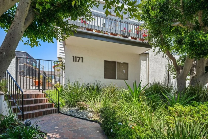1171 Stanford photo 1