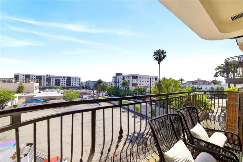 944 S Serrano Avenue #306 photo 30