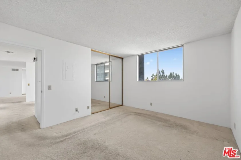 100 S Doheny Drive #719 photo 28