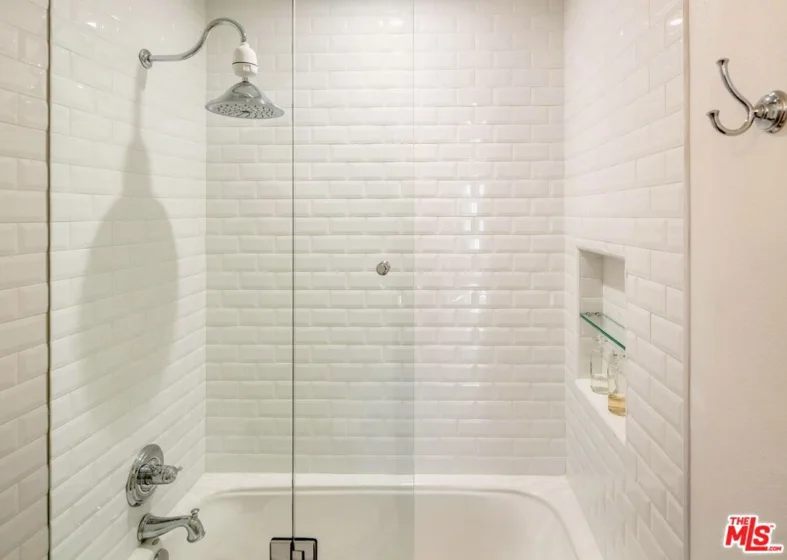 2385 Roscomare Road #D3 photo 8
