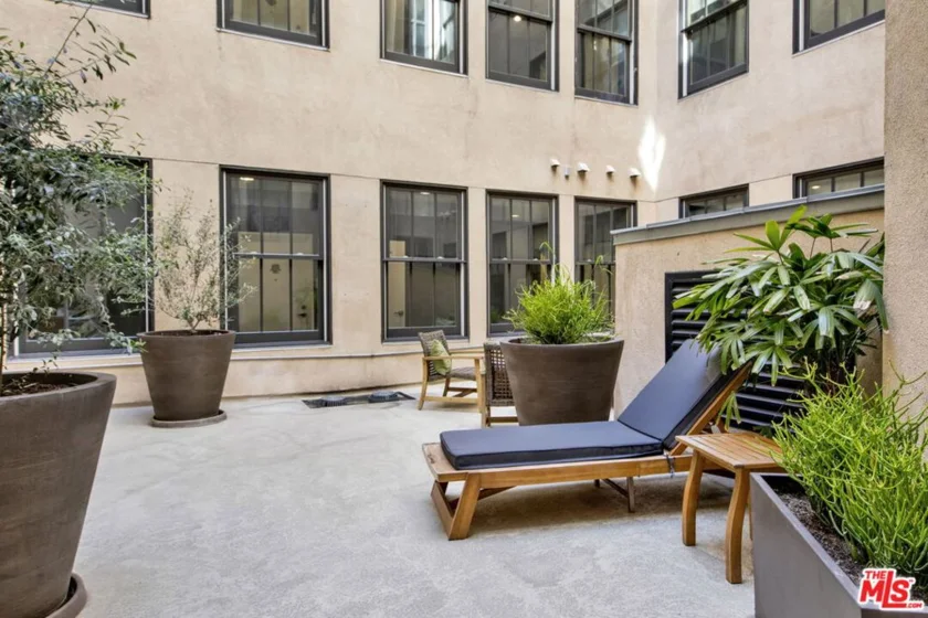253 S Broadway #403 photo 15