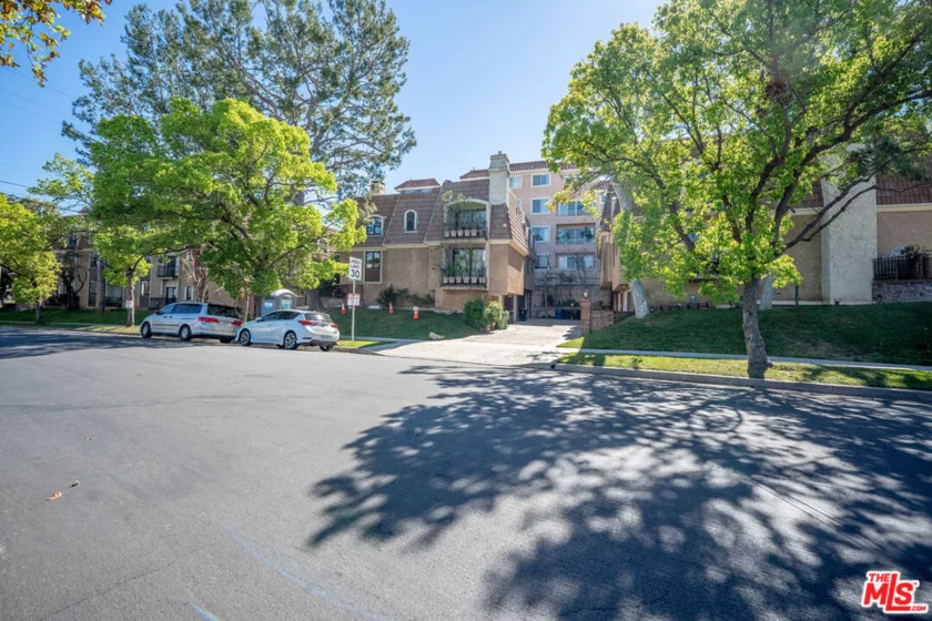 4368 W 8th Street #17 photo 1