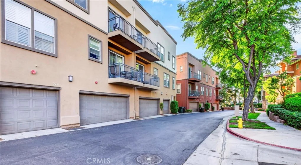 2260 Clark photo 17