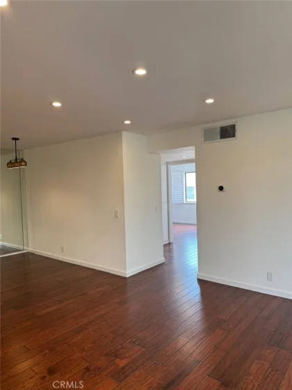 17800 Burbank #204 photo 3