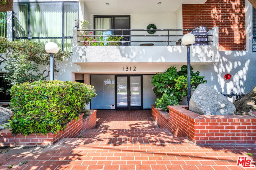 1312 S Saltair Avenue #319 photo 21