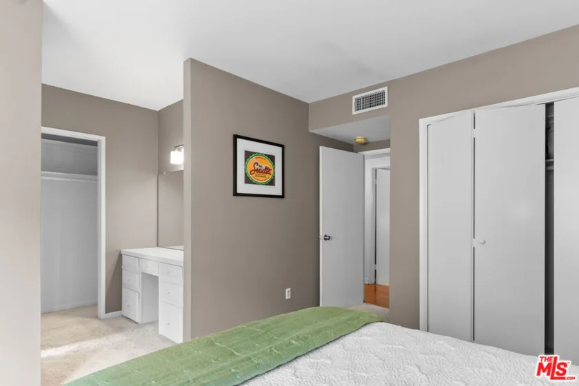1828 Barry Avenue #4 photo 7