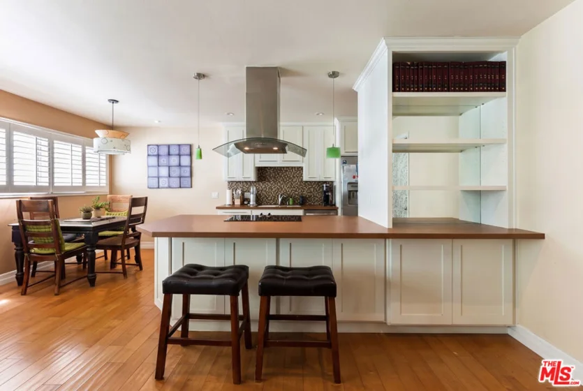 960 Larrabee Street #124 photo 4