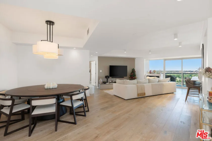 13600 Marina Pointe Drive #1906 photo 2