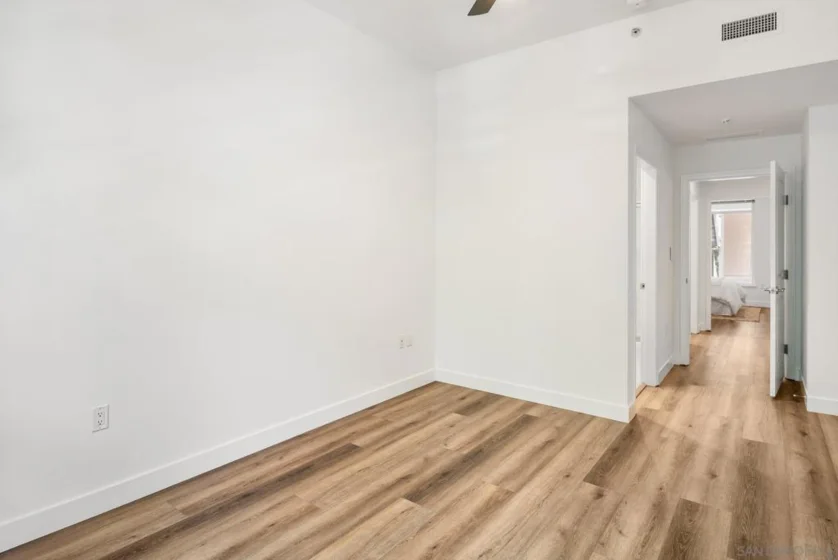 825 W Beech #101 photo 17
