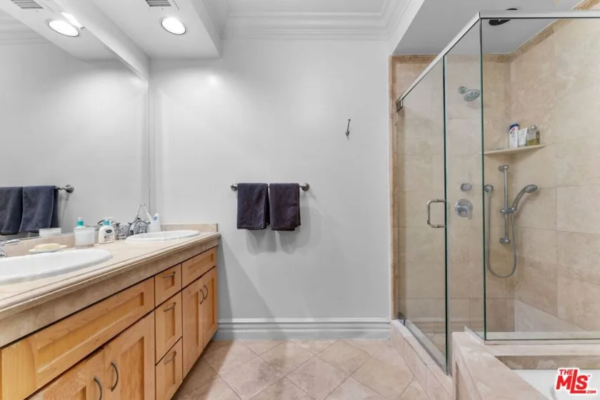 850 N Croft Avenue #302 photo 21