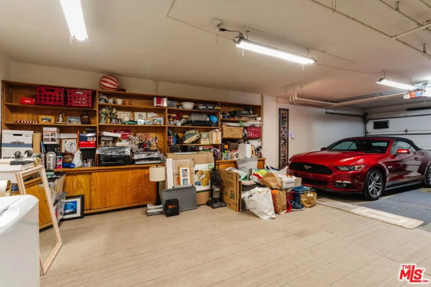 15023 Sherman Way #E photo 34