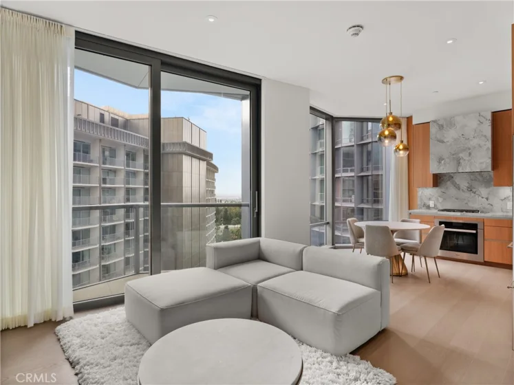 211 W Elm Court #10C photo 1