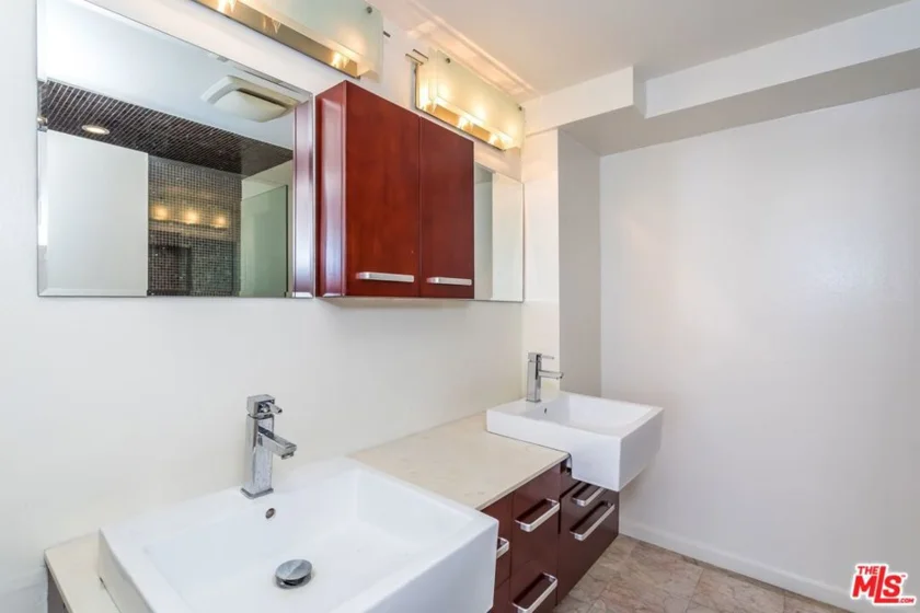7135 Hollywood Boulevard #606 photo 12