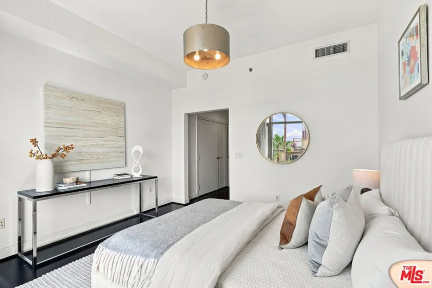 10800 Wilshire Boulevard #403 photo 33
