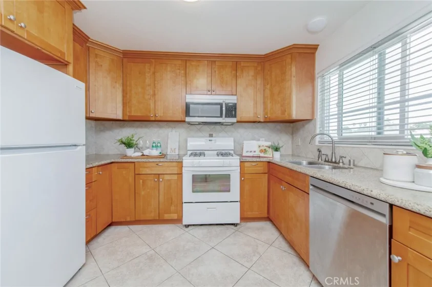 44 Fallbrook photo 8