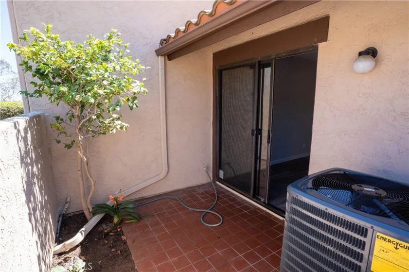 2055 Earl Glen photo 29