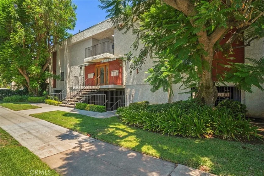 5848 Hazeltine Avenue #1 photo 1