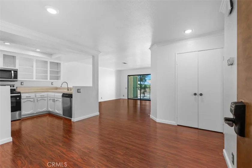 7215 Apricot photo 7
