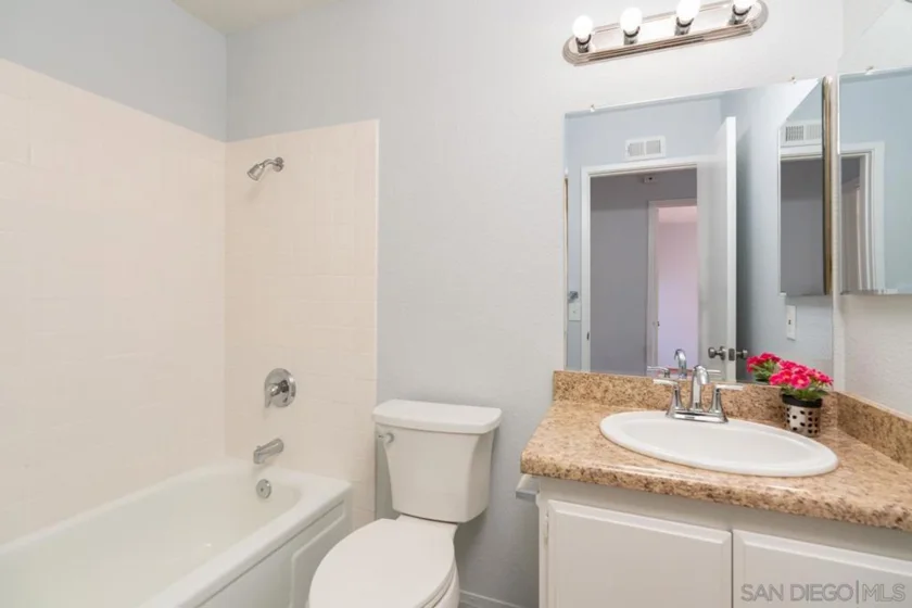 3286 Caminito Eastbluff #114 photo 11