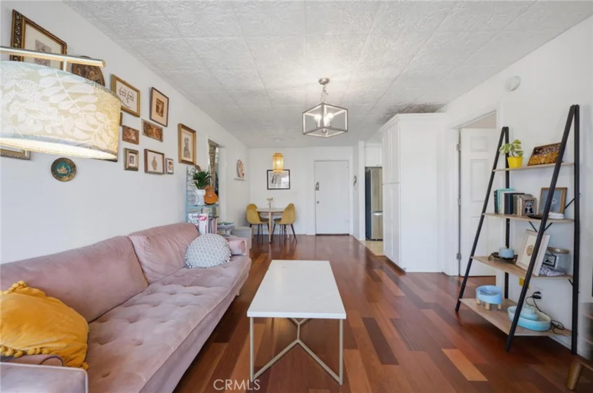 525 S Ardmore Avenue #320 photo 10