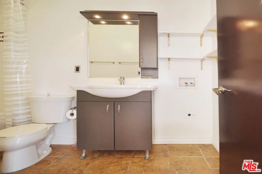 215 W 7th Street #907 photo 10
