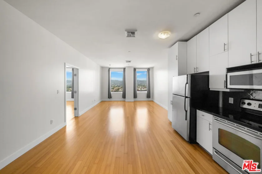 3810 Wilshire Boulevard #1801 photo 15