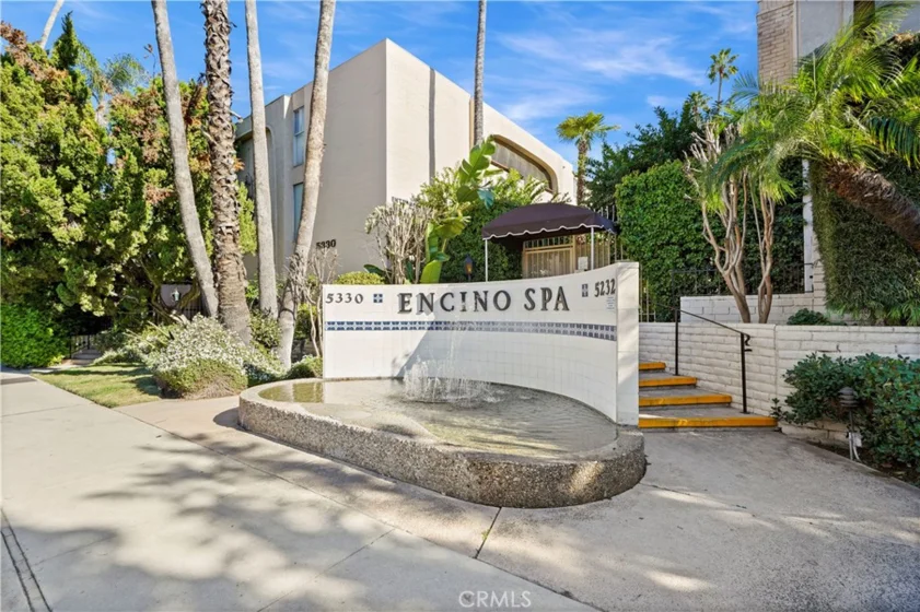 5330 Lindley #209 photo 1