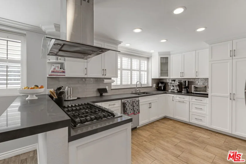 5215 White Oak Avenue #2 photo 32