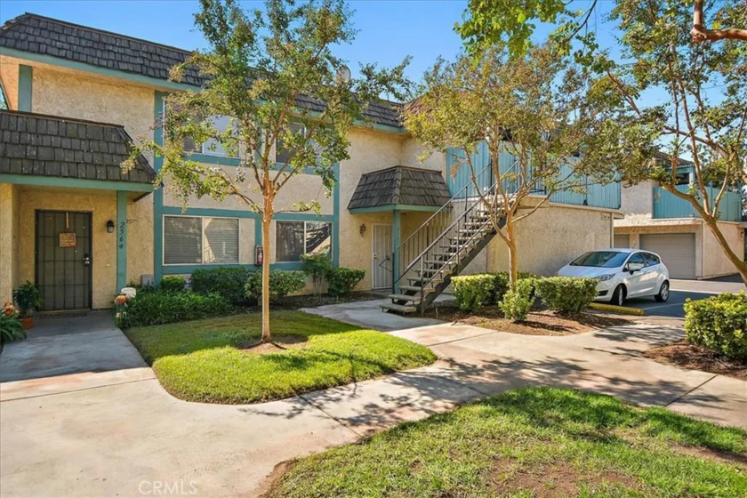 2562 Gonzaga Lane photo 1