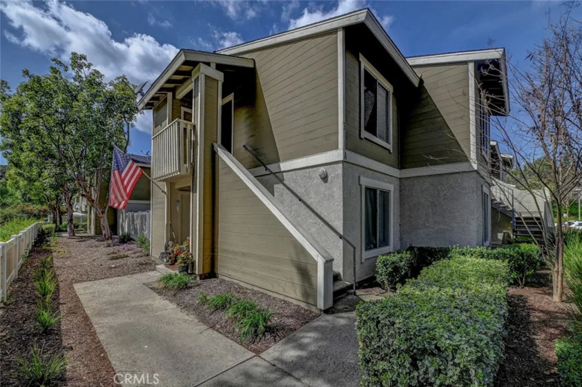 26286 Los Viveros #B photo 1