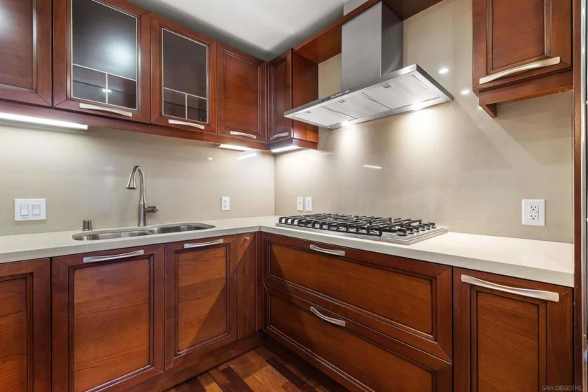 1325 Pacfiic Hwy. #2503 photo 57