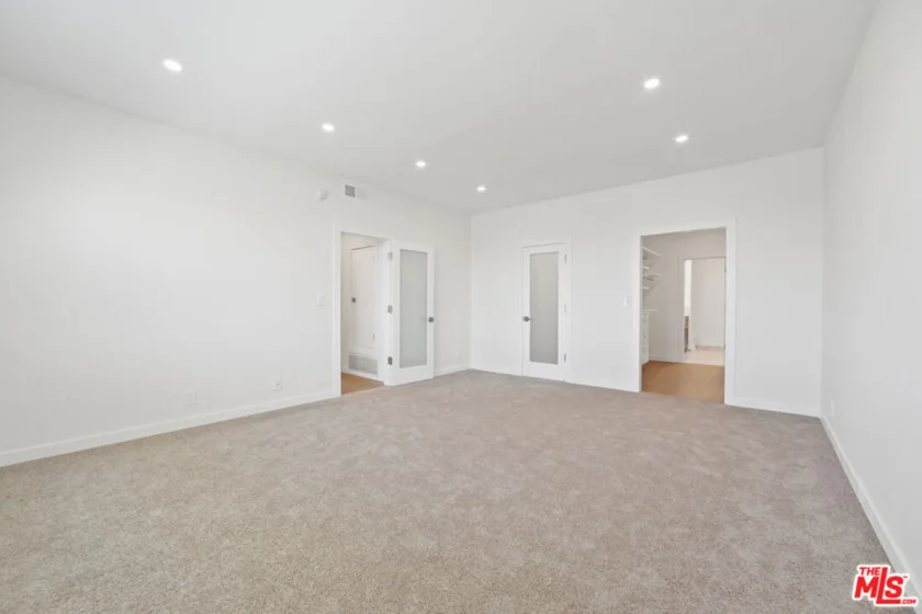 8568 Burton Way #301 photo 12