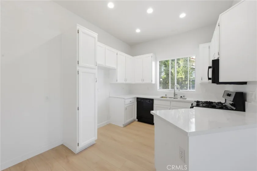 157 California Court photo 24