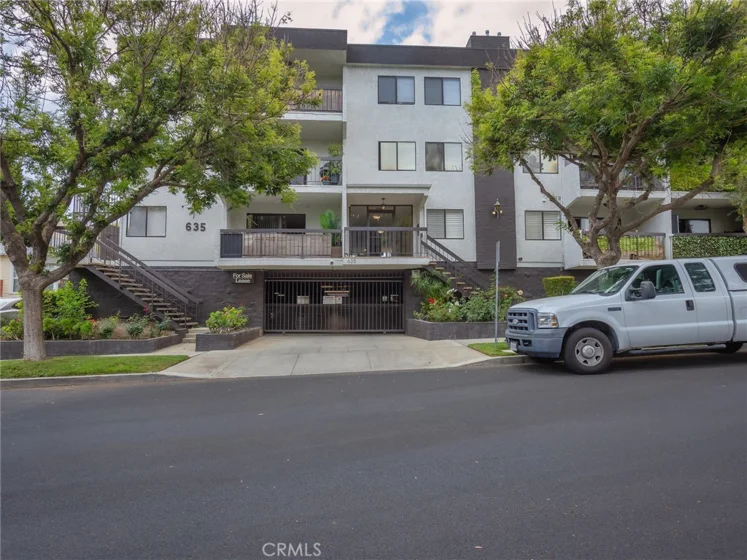 635 E Elmwood Avenue #203 photo 29