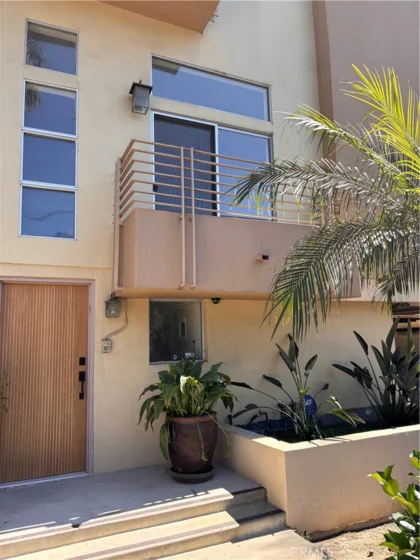 13440 Moorpark Street #101 photo 1