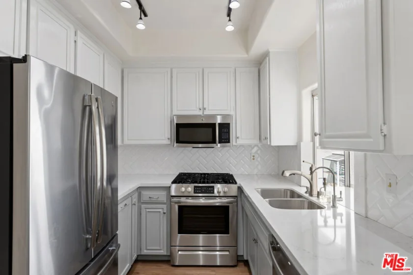 5145 Yarmouth Avenue #29 photo 4