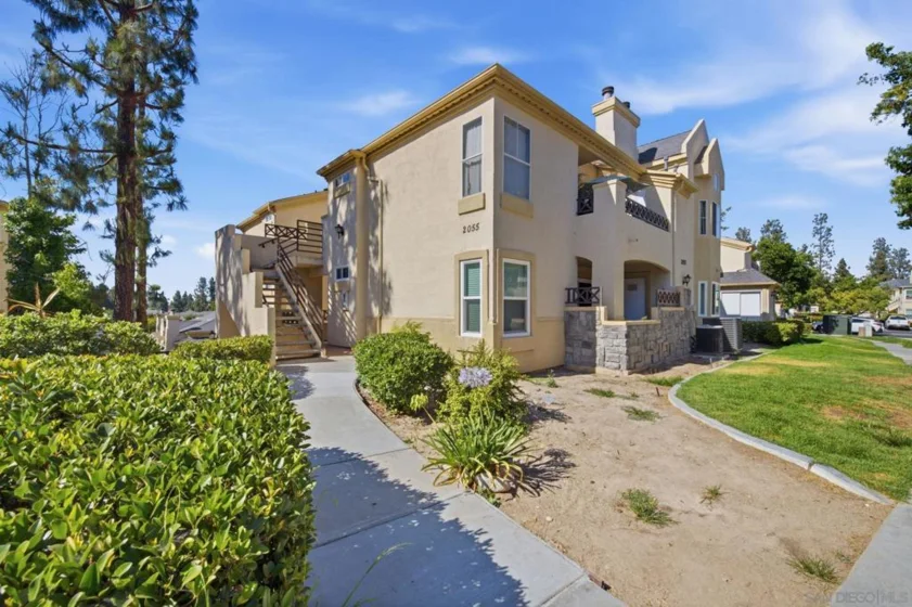 2055 Lakeridge #301 photo 4