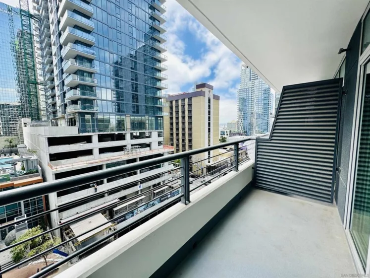 425 W Beech Street #802 photo 1
