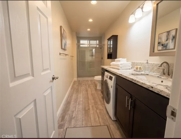 5354 Lindley #204 photo 11