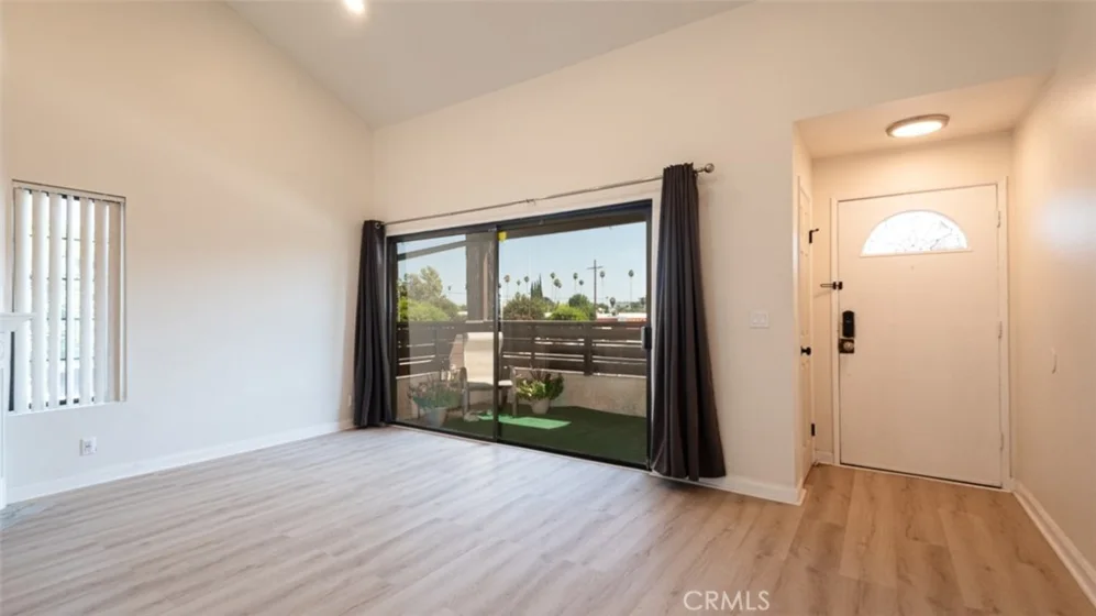 7305 Balboa Boulevard #2 photo 24