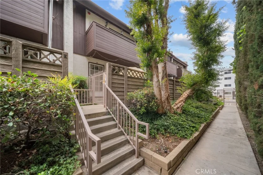 7130 Glade Avenue #J photo 1
