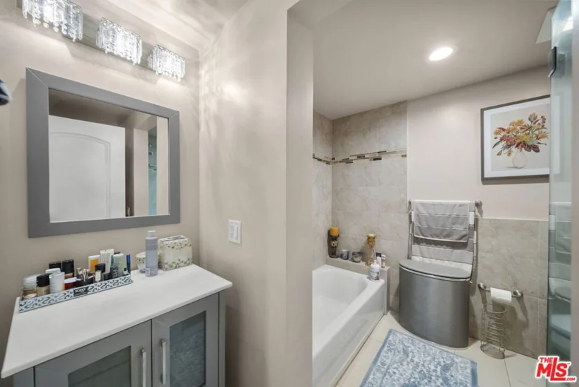 17914 Magnolia Boulevard #130 photo 12